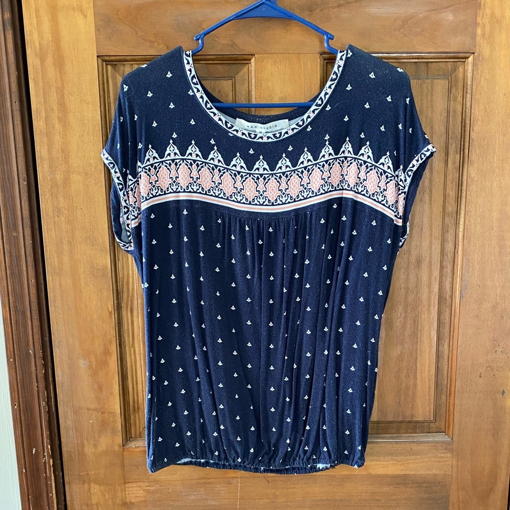 Short sleeve navy patterned top
